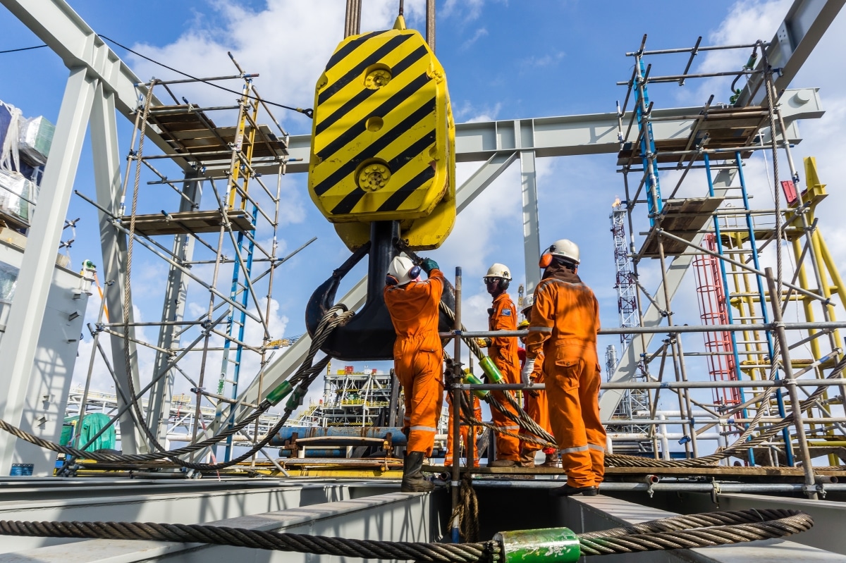 Safety First: Crane Operator’s Guide to Safe Lifting Practices
