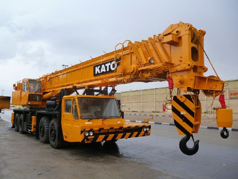 The benefits of cranes: how to move items stress-free?