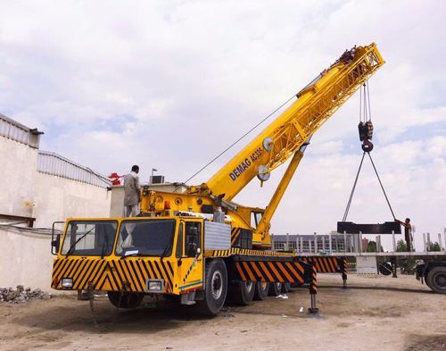 How much does it cost to rent different types of cranes?